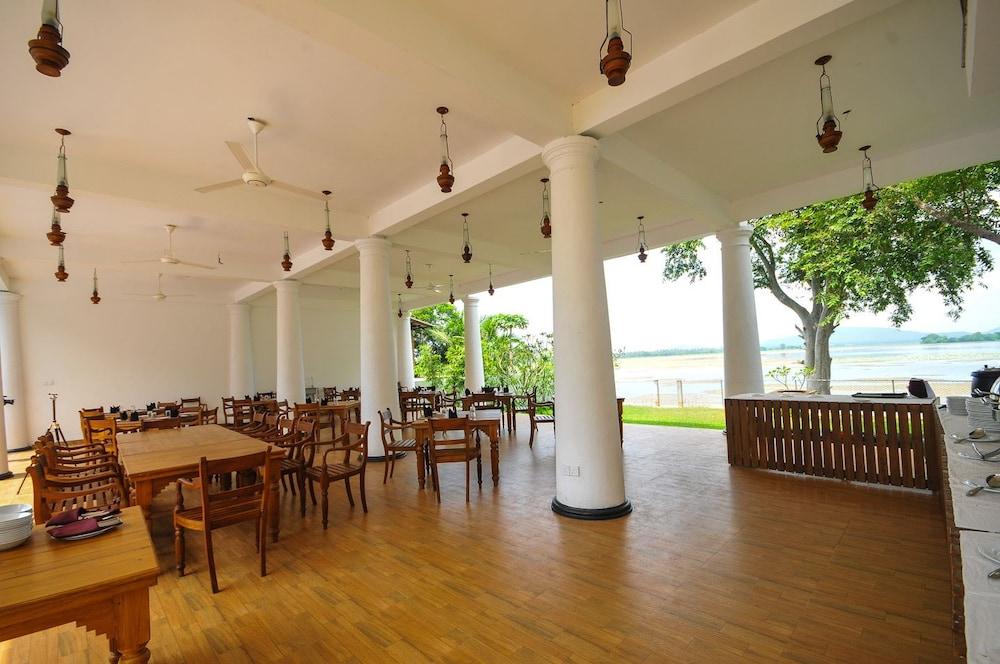 Yala Oga Reach Hotel Tissamaharama Extérieur photo