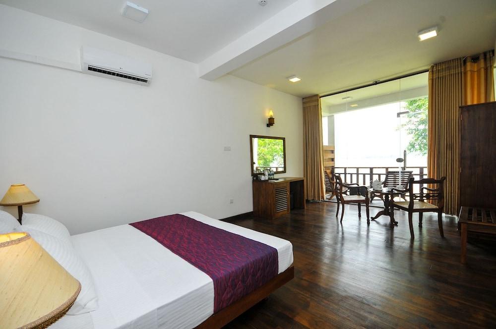 Yala Oga Reach Hotel Tissamaharama Extérieur photo