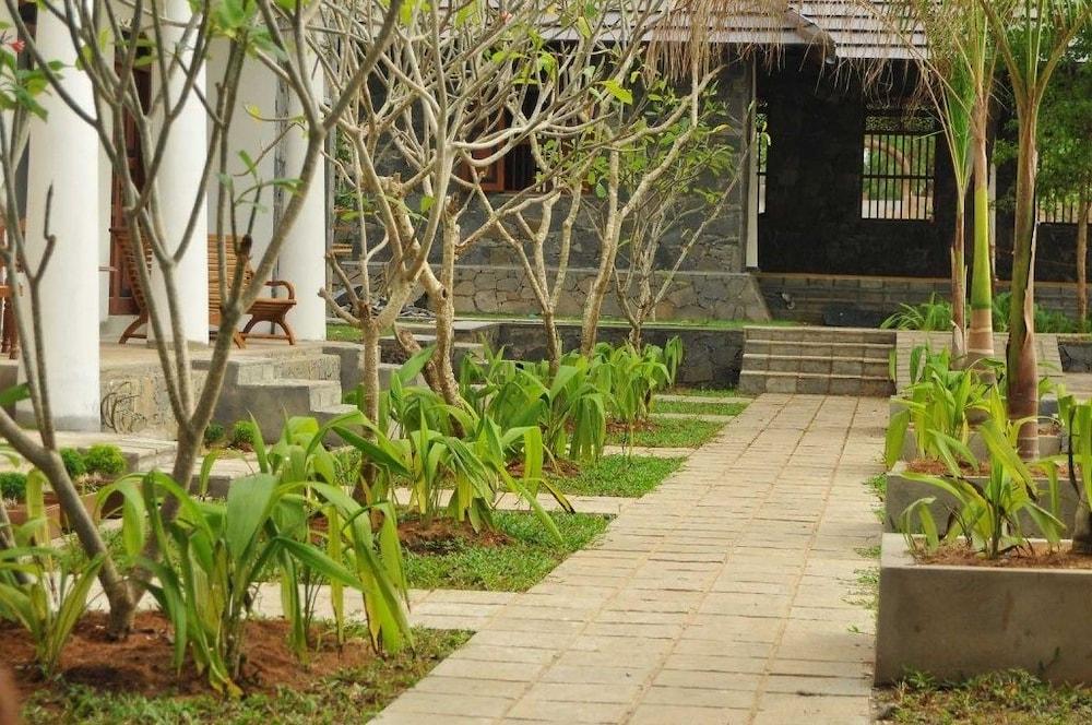 Yala Oga Reach Hotel Tissamaharama Extérieur photo