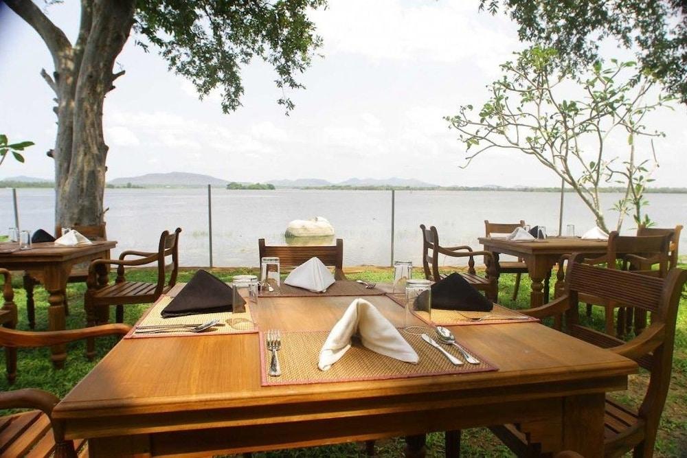 Yala Oga Reach Hotel Tissamaharama Extérieur photo
