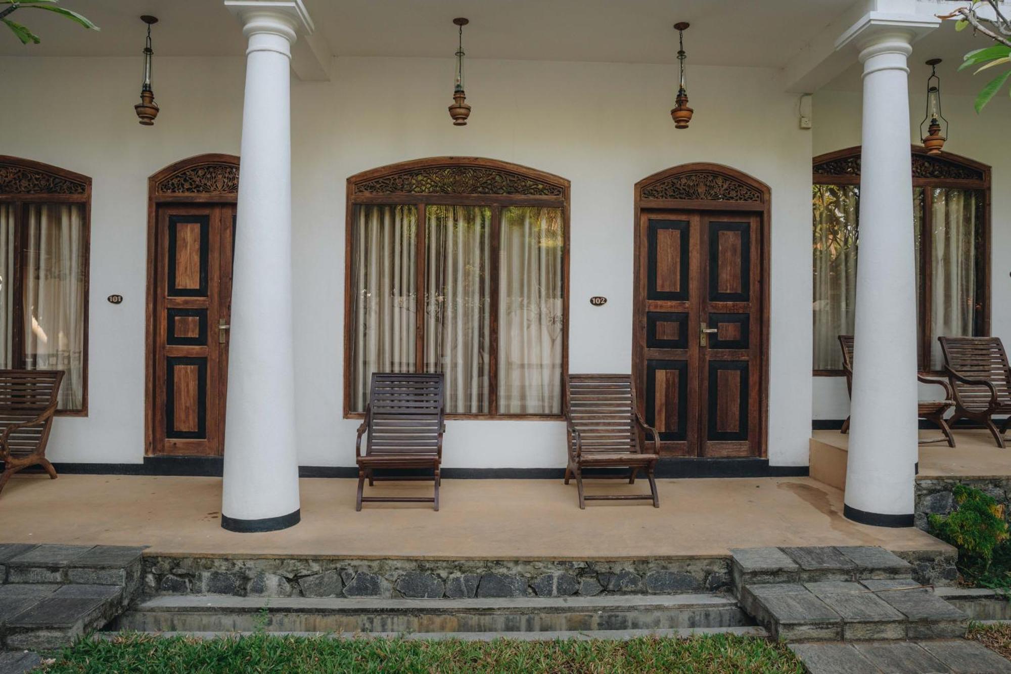 Yala Oga Reach Hotel Tissamaharama Extérieur photo