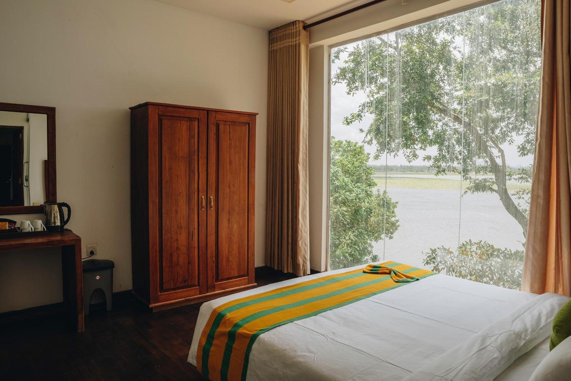Yala Oga Reach Hotel Tissamaharama Extérieur photo
