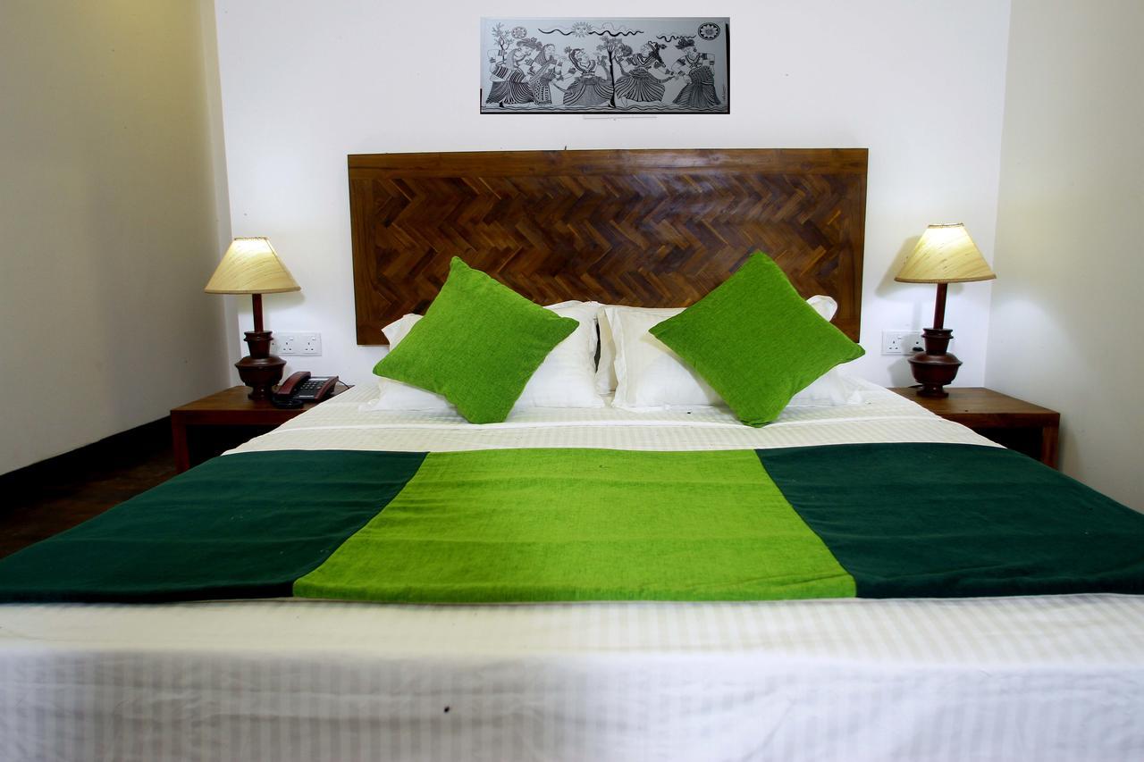 Yala Oga Reach Hotel Tissamaharama Extérieur photo