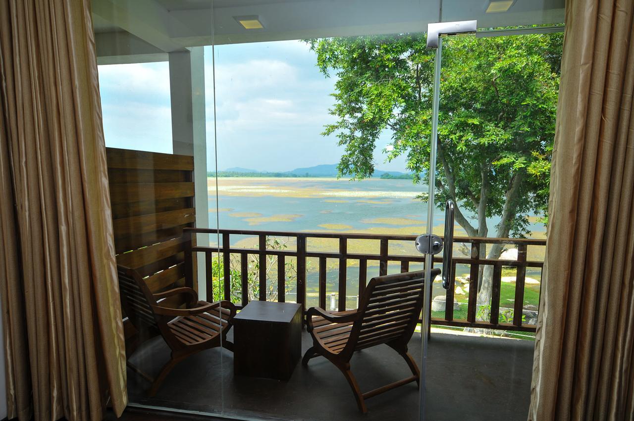 Yala Oga Reach Hotel Tissamaharama Extérieur photo