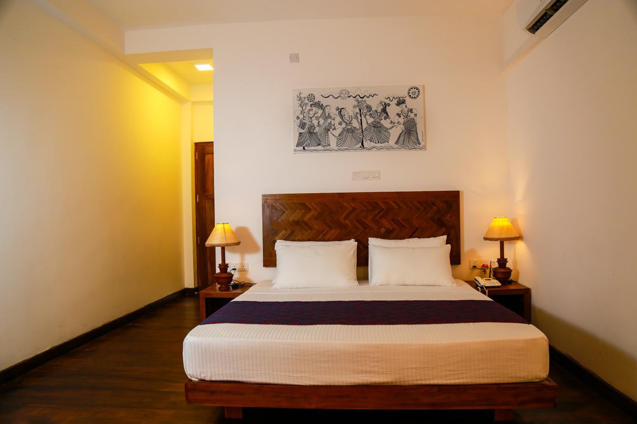 Yala Oga Reach Hotel Tissamaharama Extérieur photo