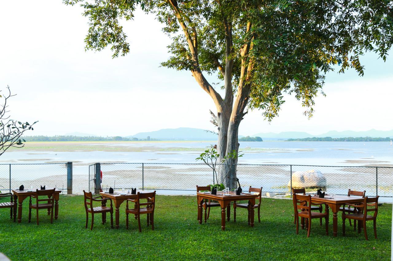 Yala Oga Reach Hotel Tissamaharama Extérieur photo