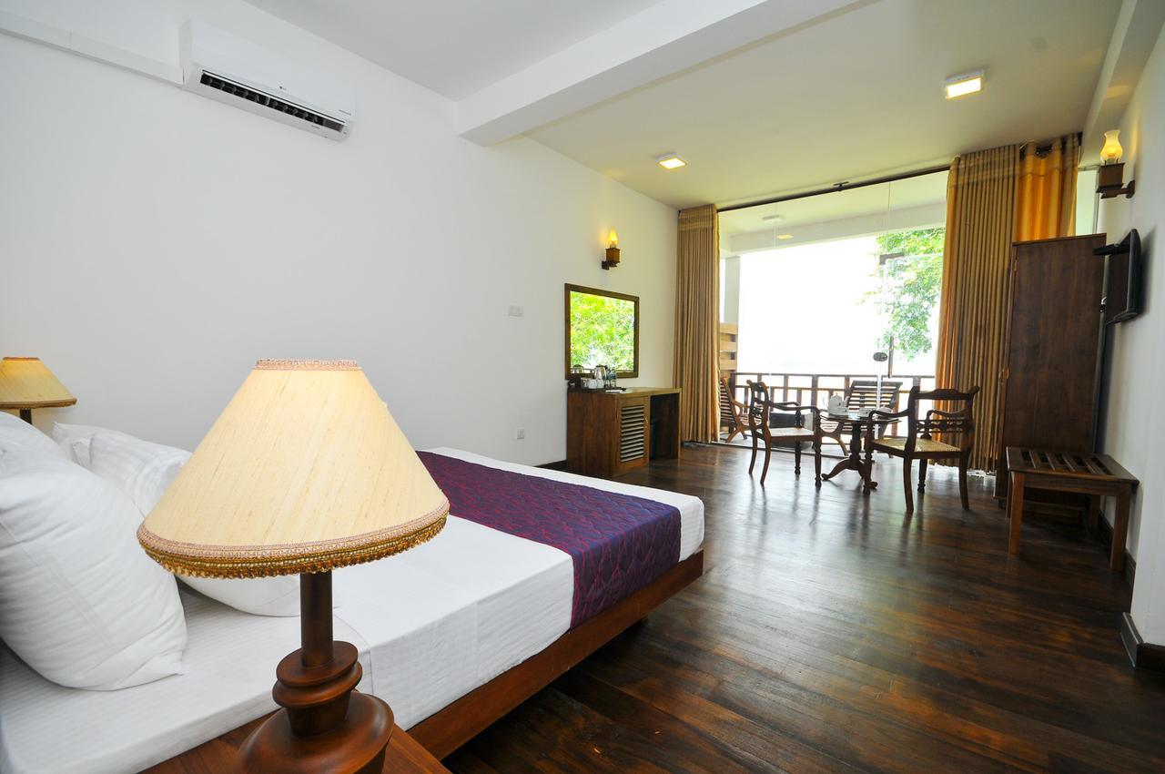 Yala Oga Reach Hotel Tissamaharama Extérieur photo