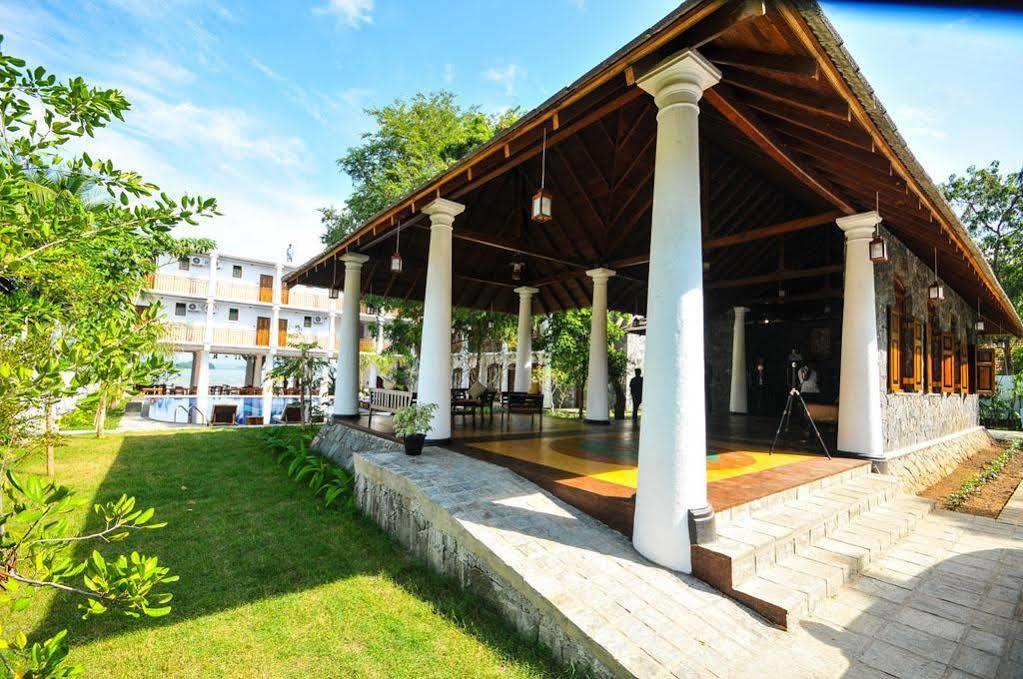 Yala Oga Reach Hotel Tissamaharama Extérieur photo