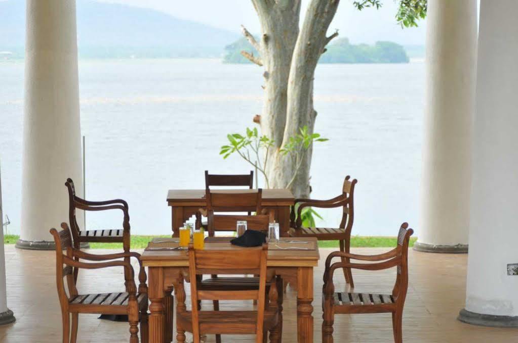 Yala Oga Reach Hotel Tissamaharama Extérieur photo
