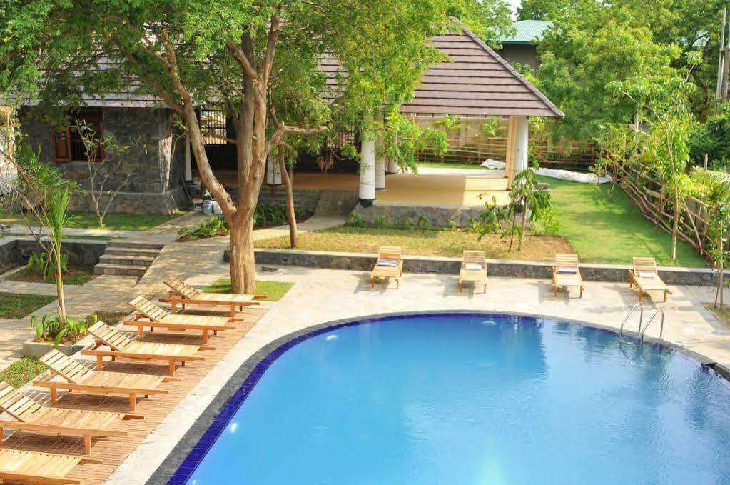 Yala Oga Reach Hotel Tissamaharama Extérieur photo